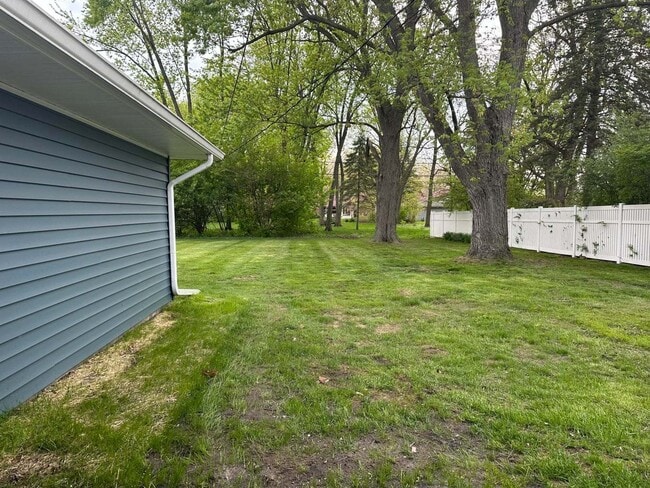 Building Photo - 8150 Greenwood Ave