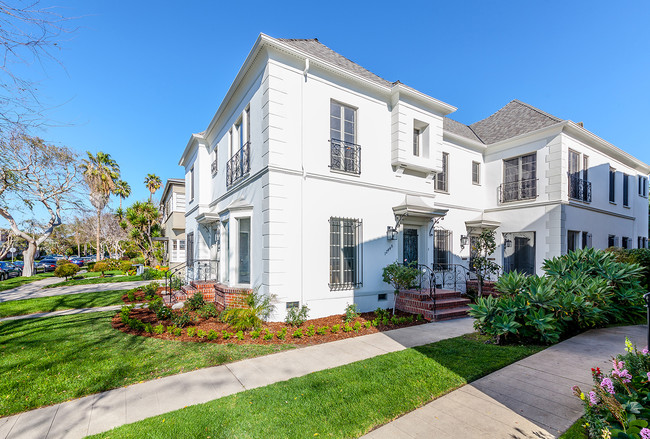 Side Building - 1246 S La Jolla Ave