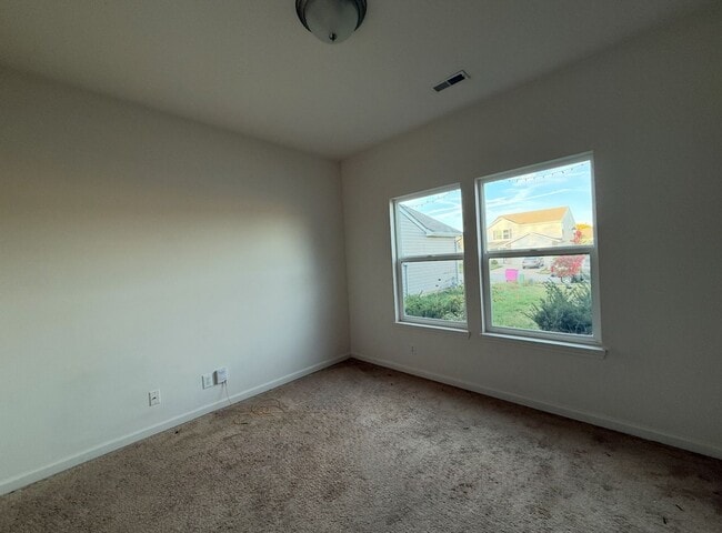 Building Photo - Blackthorne Community...3 Bedroom 2 Bath