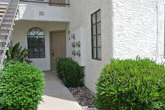Building Photo - Really Cute Condo Available for Immediate ...
