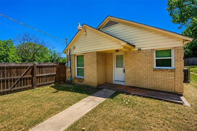 Building Photo - 1701 Brook Hollow Dr