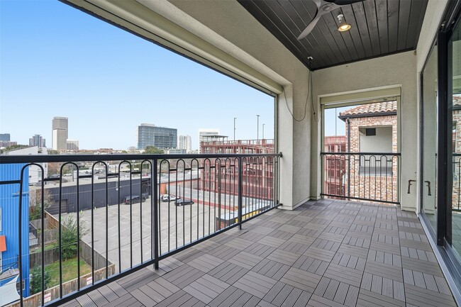 Building Photo - 19 Robita St