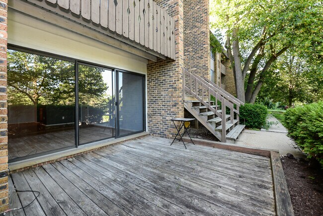 Building Photo - 2120 Pauline Blvd