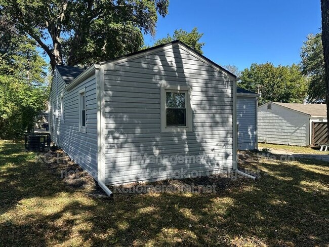 Building Photo - 8803 E 49th St