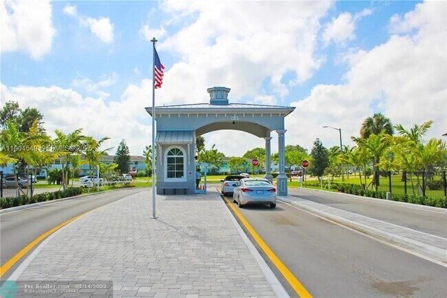 Building Photo - 4008 Berkshire A