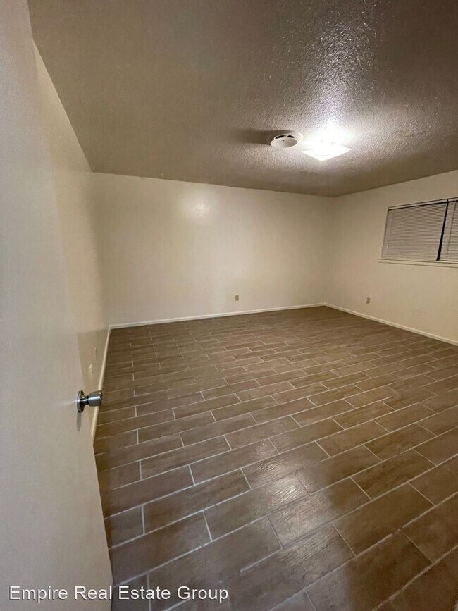 Building Photo - 2 br, 1 bath House - 602 E. Sunset Dr