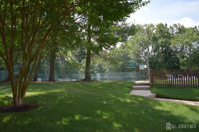 Building Photo - 5032 Beech Ct