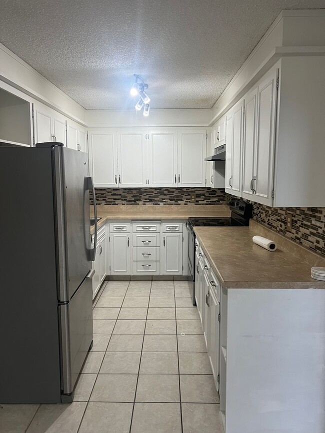 Building Photo - Beautiful 2 Bed 2 Bath Condo in Tacoma! 55...