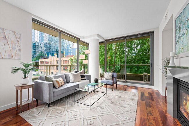 Building Photo - Bright Corner 1Bed/1Bath Condo in the Heart of Downtown Seattle!