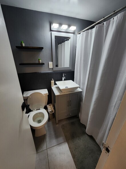 Building Photo - 2016 N Adams St