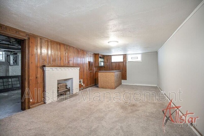 Building Photo - 3575 Grosvenor Rd