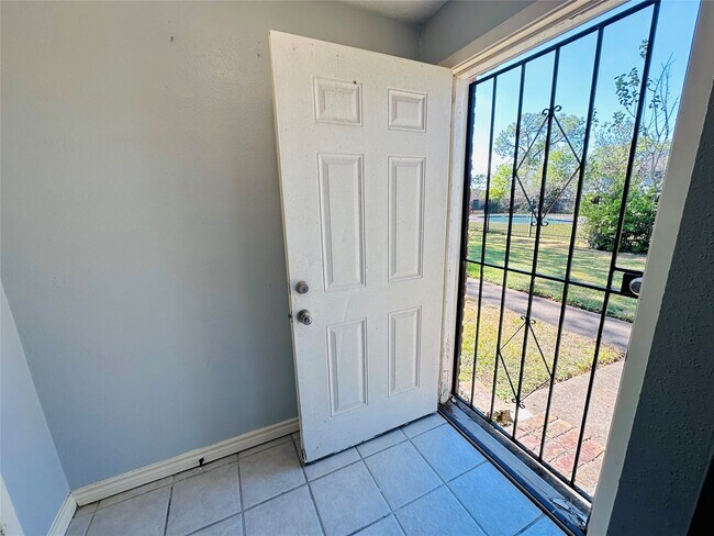 Building Photo - 7285 Chasewood Dr