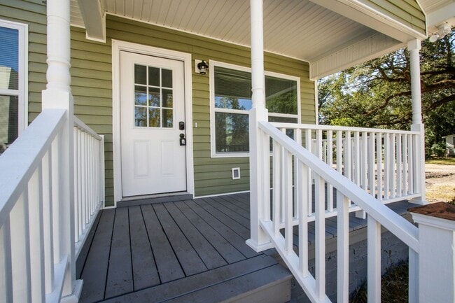 Building Photo - ?Move-In Special: $300 Off First Month if You Move by Feb 28, 2026!