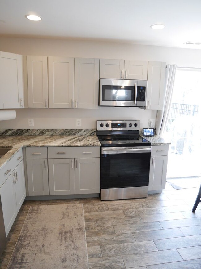 Building Photo - Beautiful Townhouse- Taneytown, MD