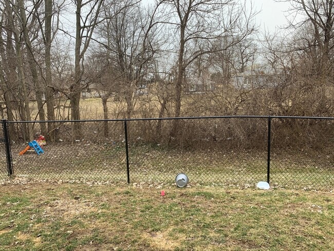 Building Photo - 3 Bedroom 3 Bath House with 2 Car Garage