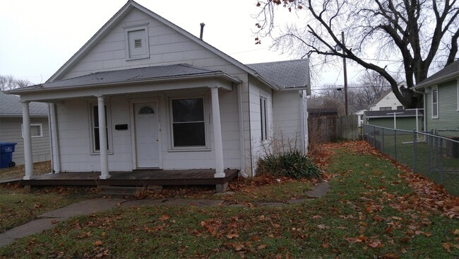 Building Photo - 1736 N Irving St