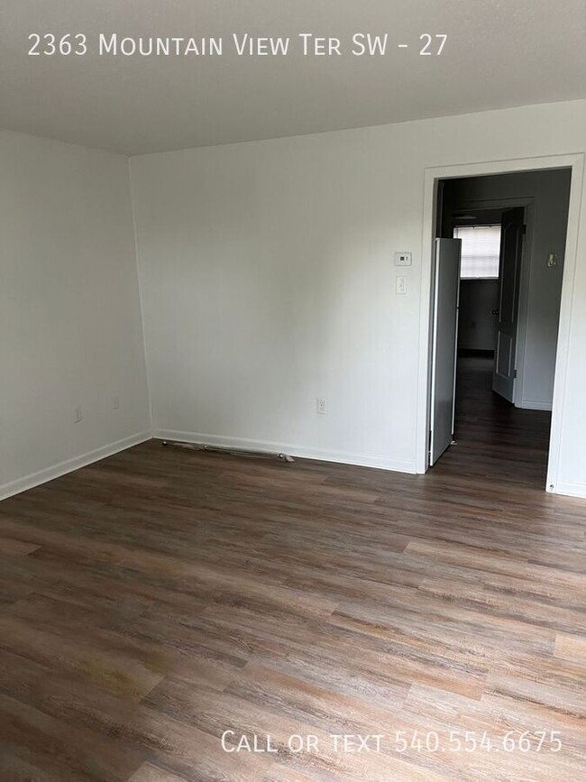 Building Photo - Newly Renovated Top Floor 1 Bed 1 Bath!