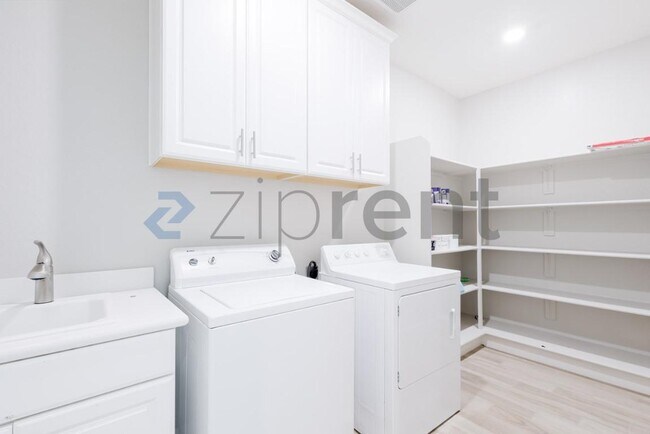 Building Photo - Unit