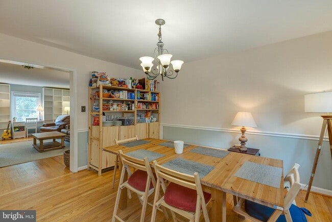 Building Photo - 6813 Market Square Dr
