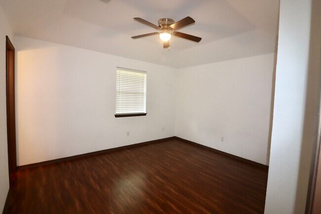 Building Photo - FOR LEASE! Newly Remodeled - 3 Bedroom - 1...