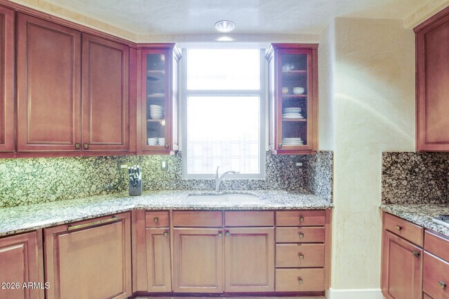 Building Photo - 2211 E Camelback Rd