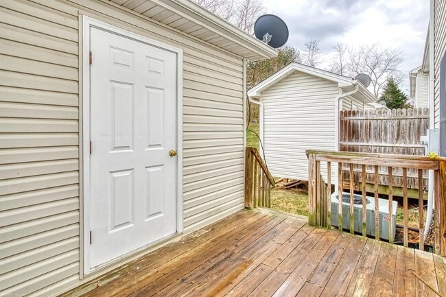 Backyard Deck/Shed area - 650 Republic Rd