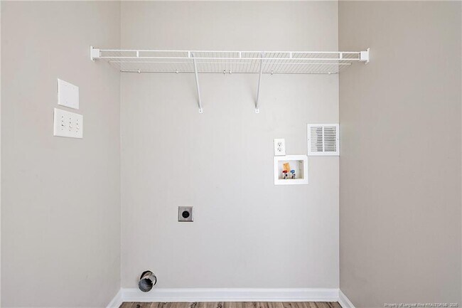 Building Photo - 1414-1412 Seabiscuit Dr