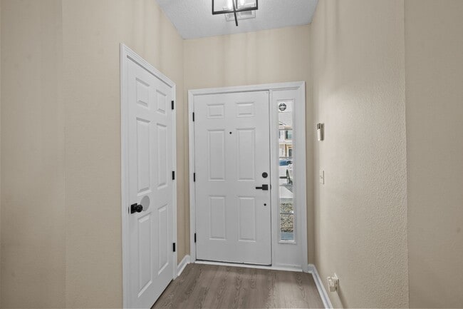 Building Photo - Thoughtfully Designed 4BR Home in The Commons with Open Floor Plan