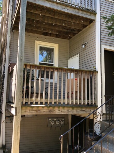 Building Photo - 2126 W Barry Ave