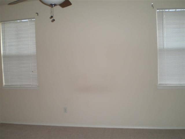 Building Photo - 2213 Willow Dr