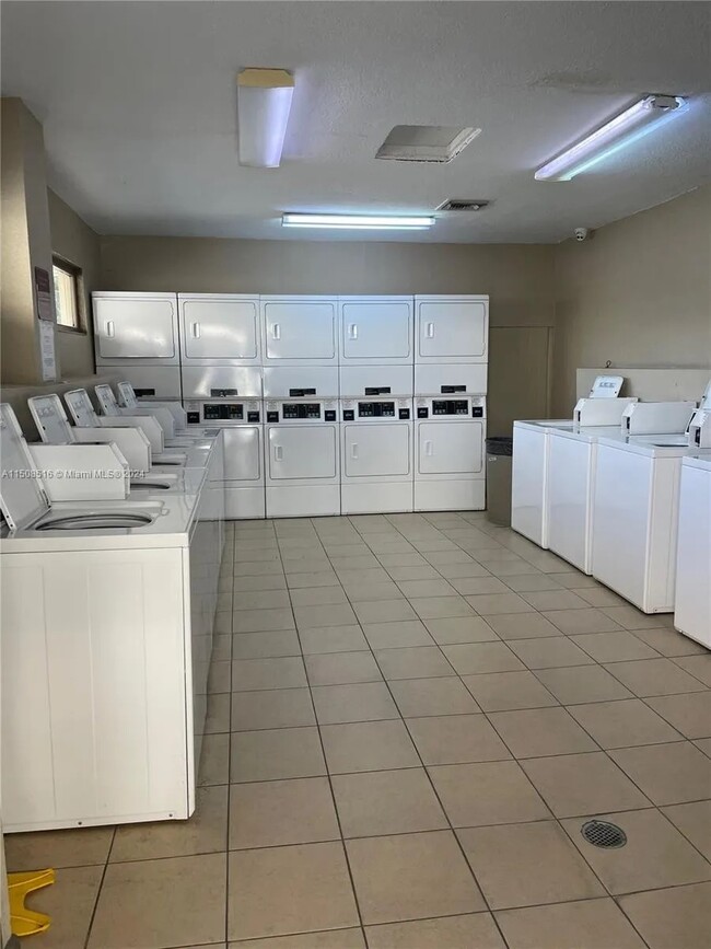 Community Laundry - 1800 Sans Souci Blvd