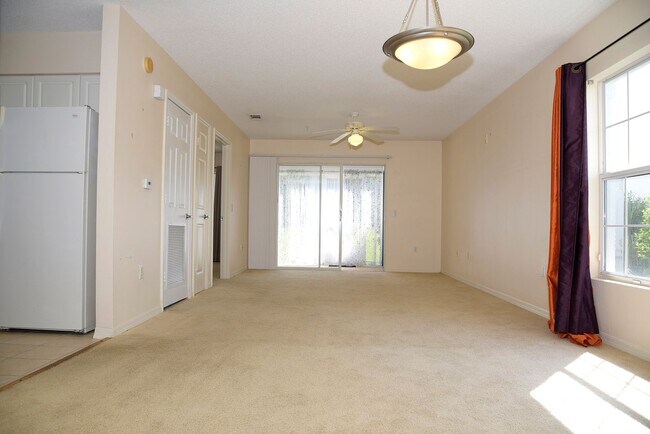 Building Photo - Desirable Florida Club Unit!