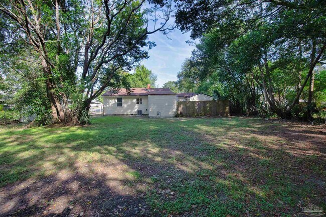 Building Photo - 723 Lakewood Rd