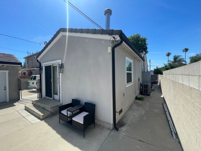 Building Photo - Super comfortable 2-bedroom, 2-bath home in Long Beach