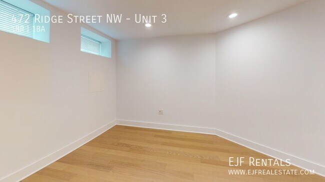 Building Photo - 472 Ridge St NW