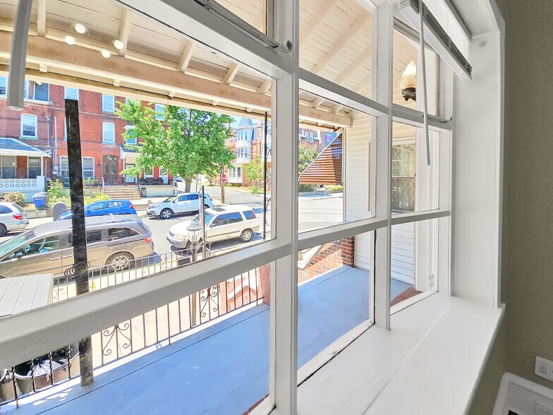 Building Photo - 637 N 32nd St