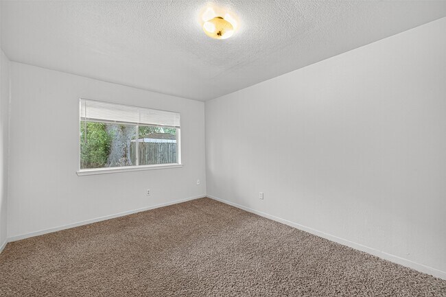 Building Photo - 3906 Glen Cove Cir
