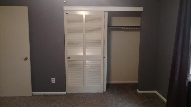 Building Photo - Beautifully Renovated Townhome at The Forest