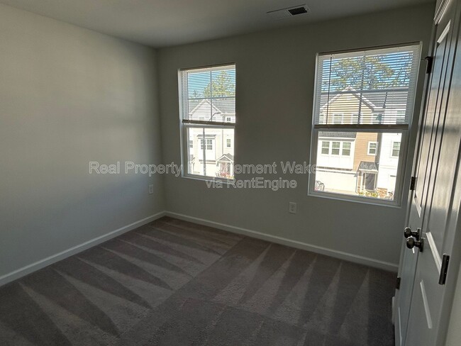 Building Photo - 1041 Shoreside Dr