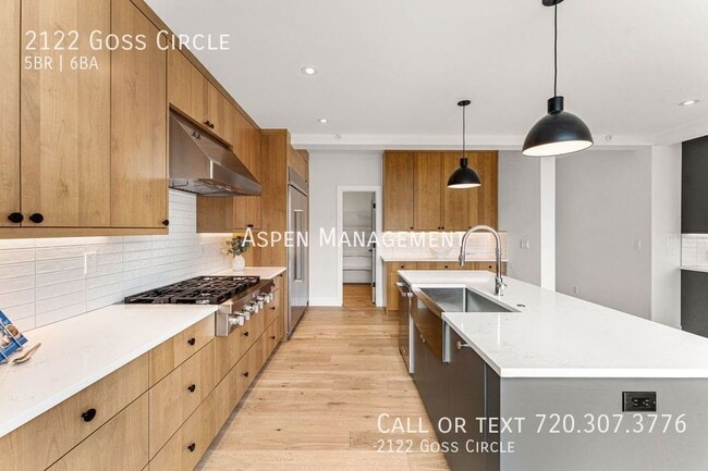 Building Photo - 2122 Goss Cir W