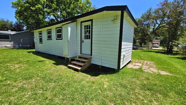 Building Photo - 502 Azalea Dr