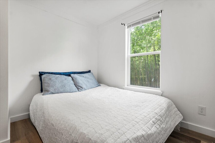 Building Photo - 719 Smith Ave