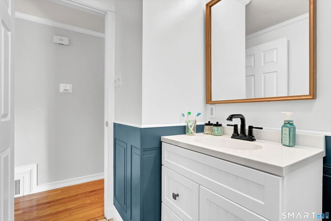 Building Photo - 75 Glenwood Dr