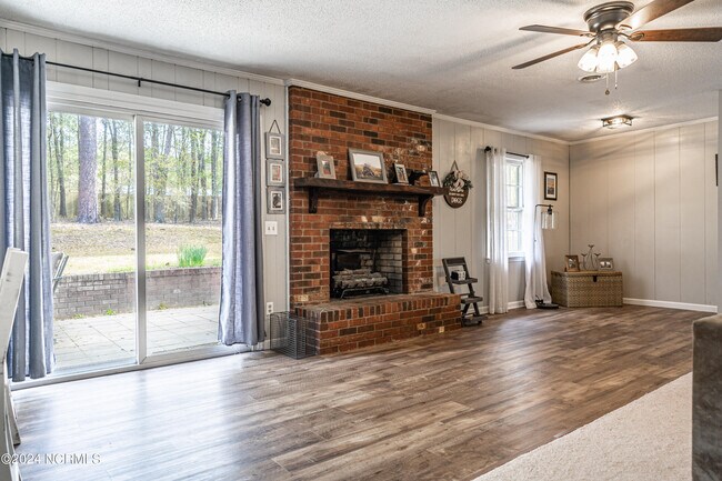 Building Photo - 309 Pinecrest Court Rd