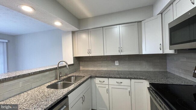 Building Photo - 11154 Summers Cove