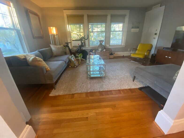 Building Photo - 63 Savoy St