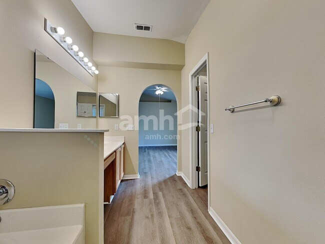 Building Photo - 5276 Mansford Pl