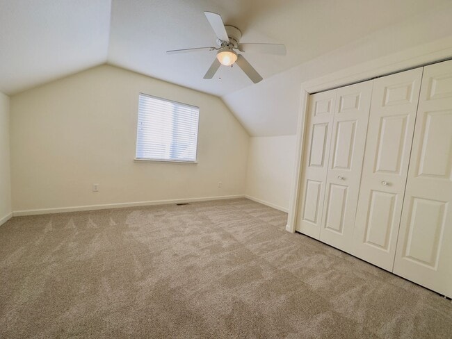 Building Photo - 3 Bedroom 2 1/2 Bath 3 garage