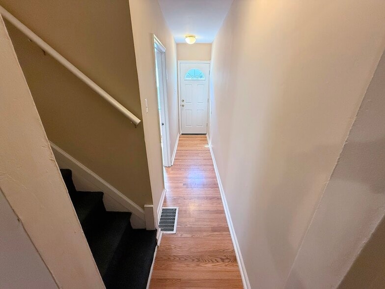 Entry Way - 3621 Wallace St