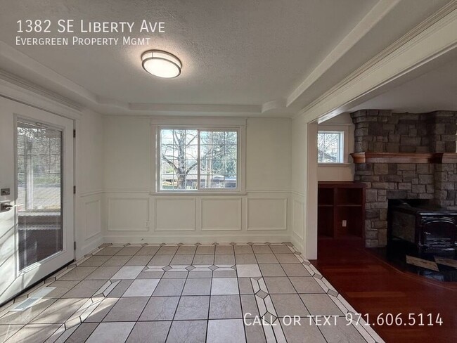 Building Photo - 1382 SE Liberty Ave